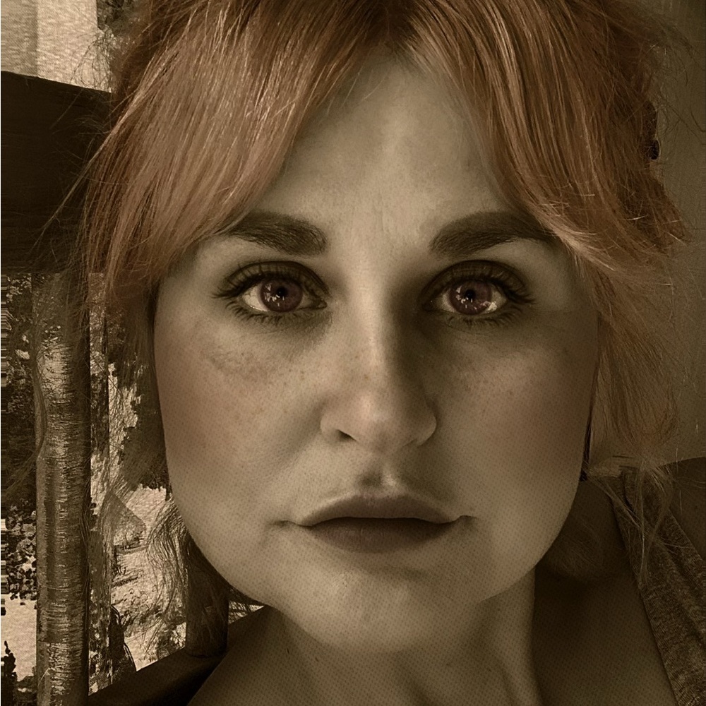 Meet your Posher, Lora